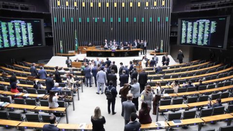 Câmara acelera votação de 18 projetos com regime de urgência