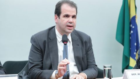 Deputado apresenta parecer sobre reforma do Código de Trânsito na próxima semana