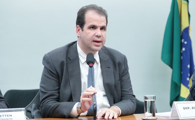 Deputado apresenta parecer sobre reforma do Código de Trânsito na próxima semana