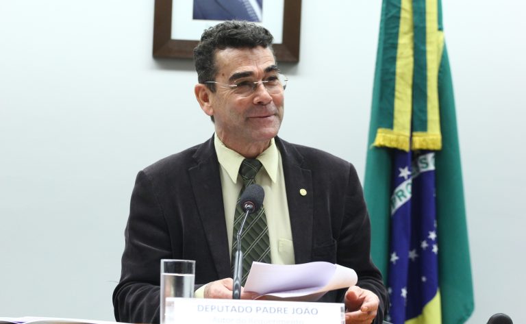 Movimentos de moradia cobram lei para facilitar acesso a casas por autogestão