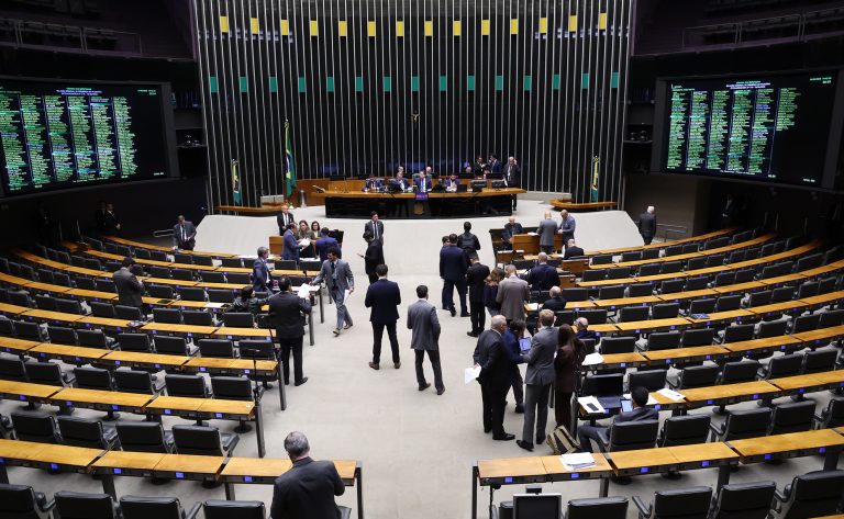 Câmara acelera votação de 12 projetos com regime de urgência