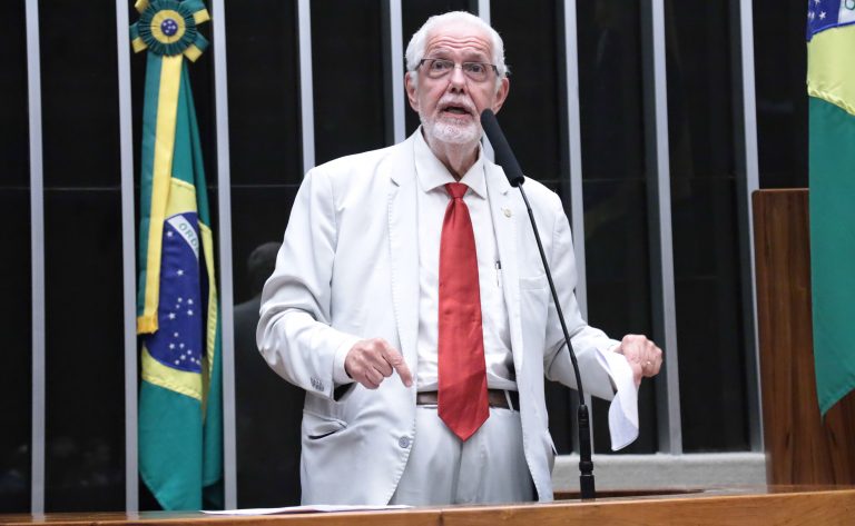Câmara libera compra de hemoderivados sem licitação na saúde pública