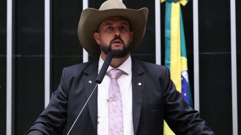 Câmara aprova medida que amplia piso do frete e anistia multas de bloqueios