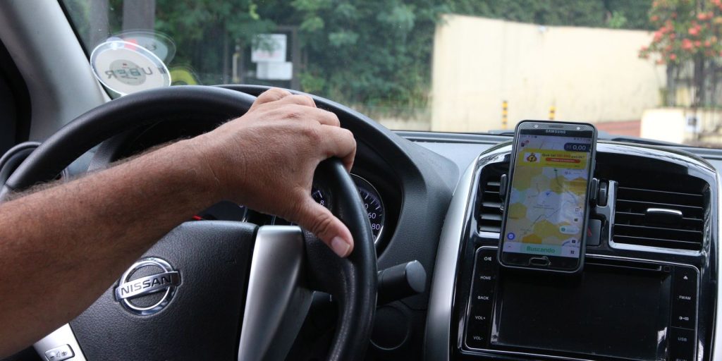 CMN proíbe cobrança de taxa de cadastro no crédito para motoristas de app