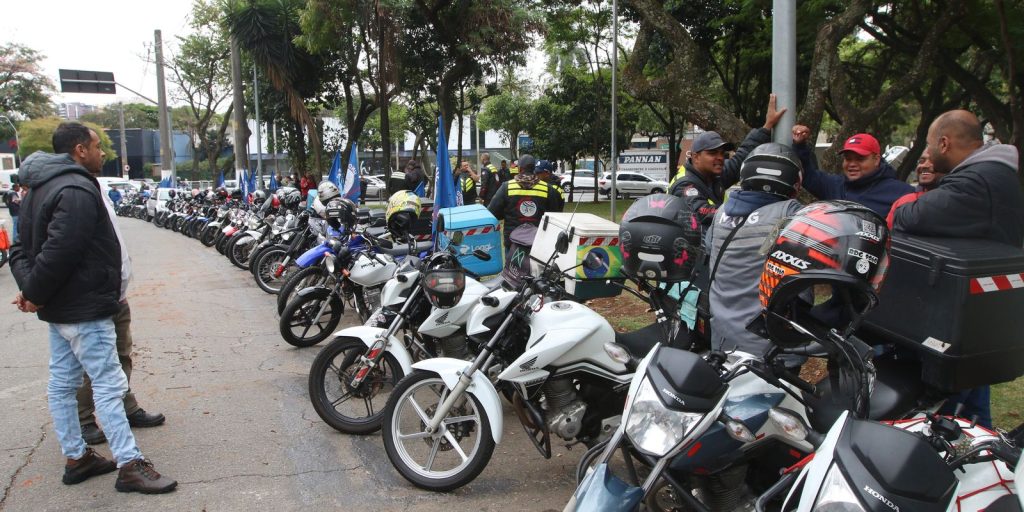 Governo lança crédito para motociclistas de apps financiarem veículos