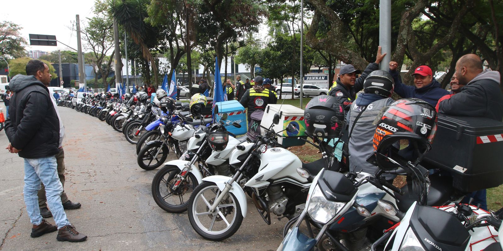 Governo lança crédito para motociclistas de apps financiarem veículos