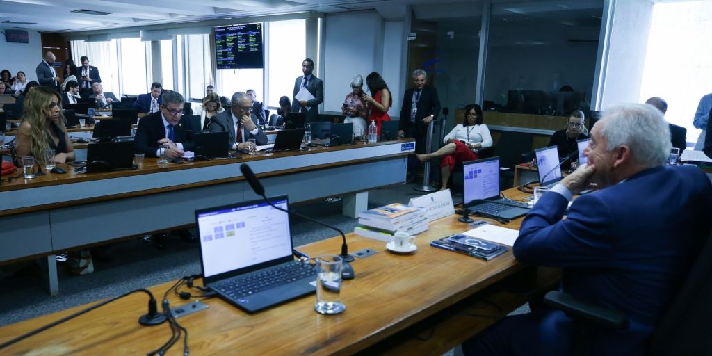 Senado define esta semana ritmo para votação da PEC de fim da escala 6×1