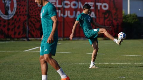 Irã deixa mensagem de paz no vestiário após empate na Copa