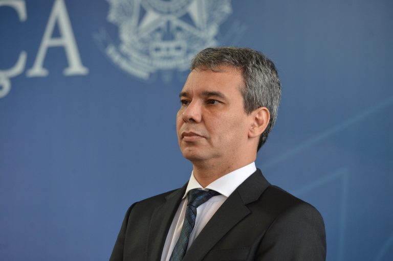 Ministro da Justiça é convocado para explicar atuação da PF e redes