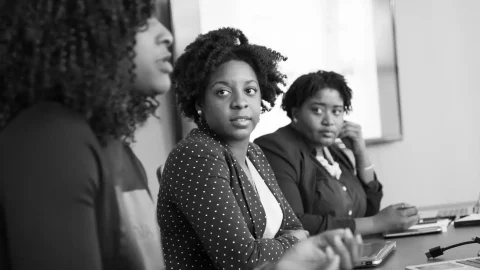 Mulheres negras jovens enfrentam desemprego de quase 25%