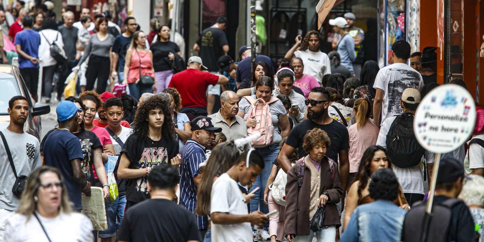 Pobreza cai em metrópoles, mas desigualdade persiste