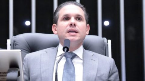 Motta vincula votação de combustíveis à retirada de urgência da jornada de 40h