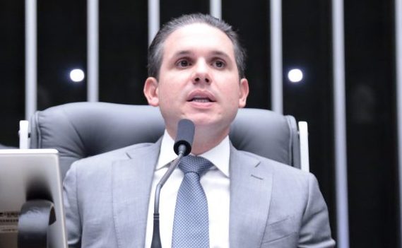 Motta vincula votação de combustíveis à retirada de urgência da jornada de 40h