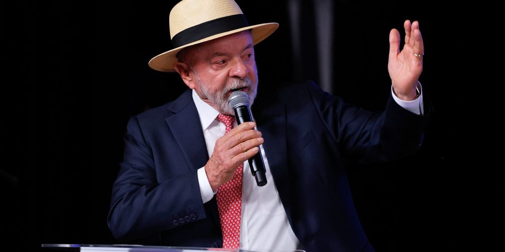 Lula cumprimenta eleição na Colômbia com vitória da direita