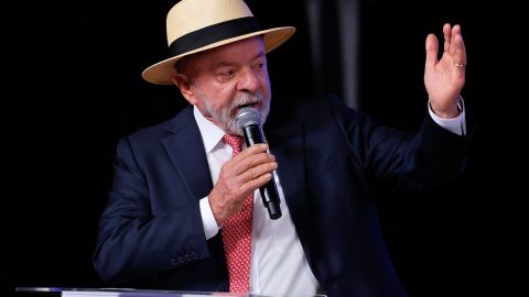 Lula cumprimenta eleição na Colômbia com vitória da direita