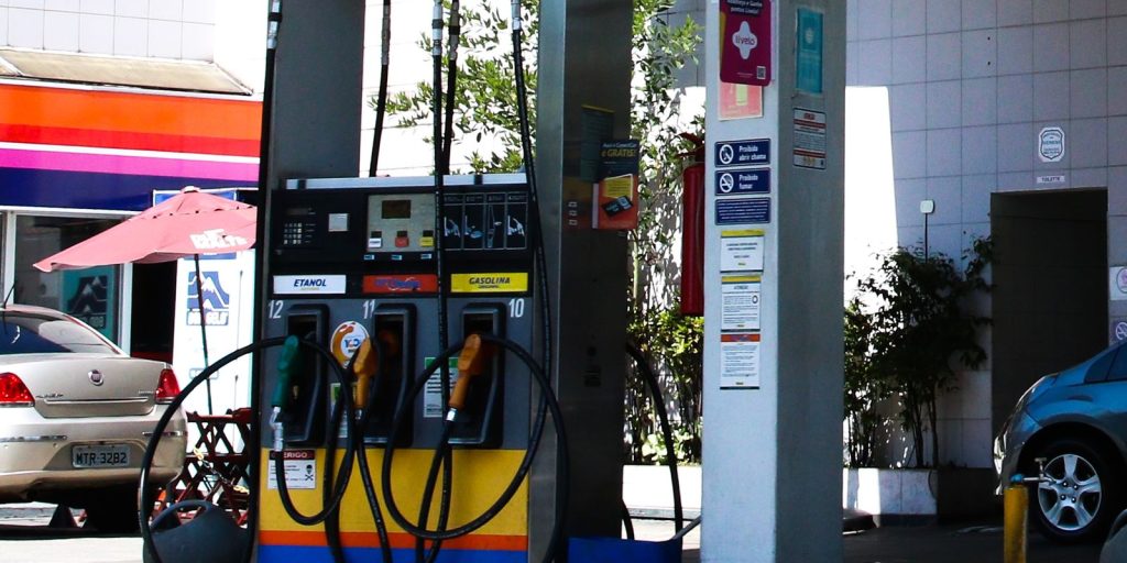 Etanol mais barato e subsídio do governo reduzem preço da gasolina