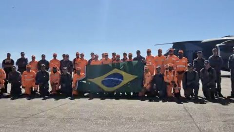 Brasil envia quarto avião com bombeiros para socorrer vítimas na Venezuela