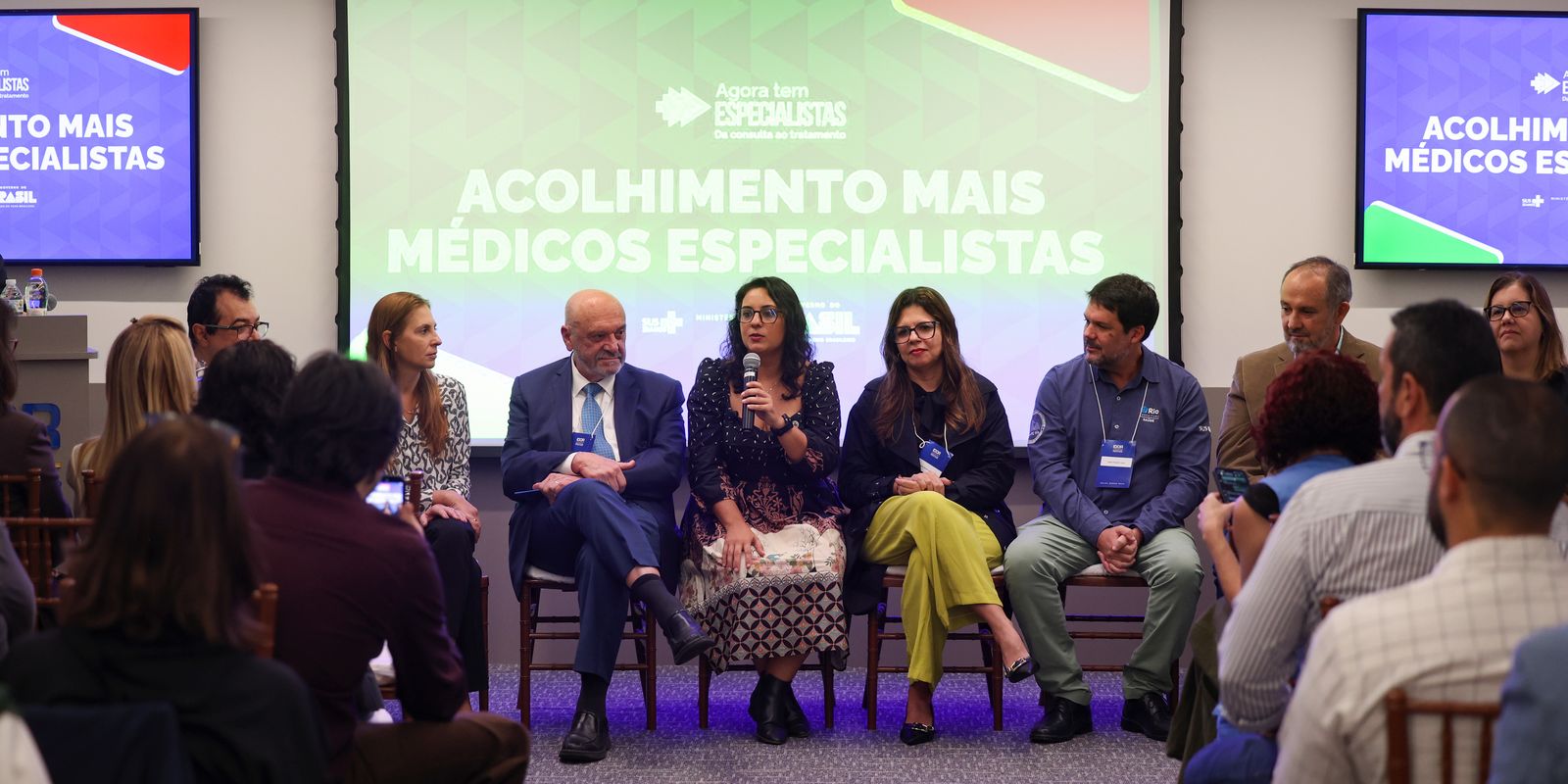 Rio recebe 50 médicos especialistas para reduzir filas no SUS