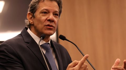 PT oficializa Haddad para disputa ao governo paulista