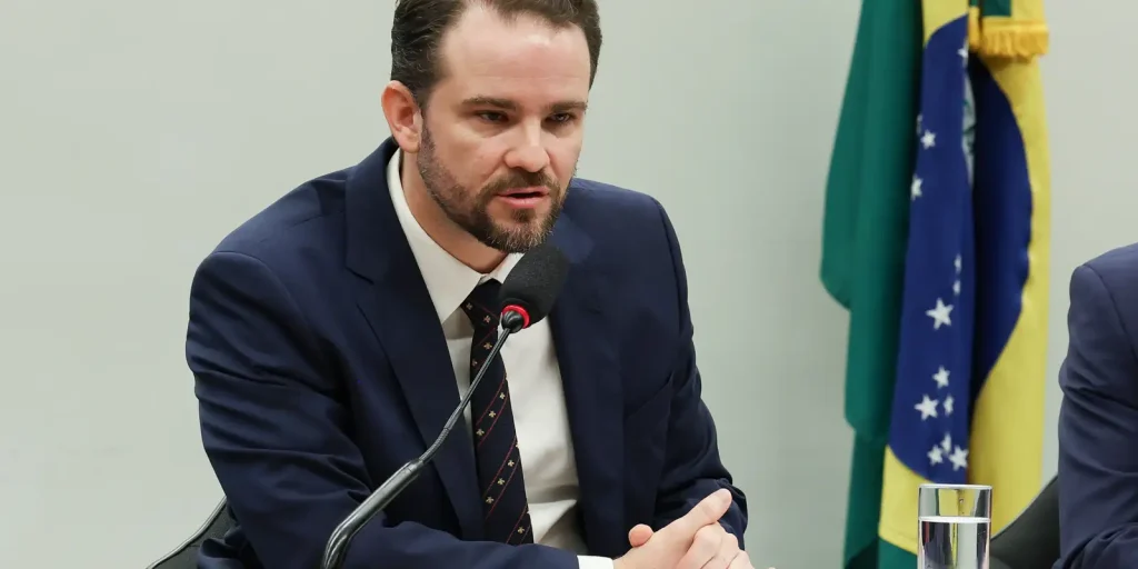 Brasil tem endividamento controlado, afirma ministro da Fazenda