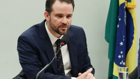 Brasil tem endividamento controlado, afirma ministro da Fazenda