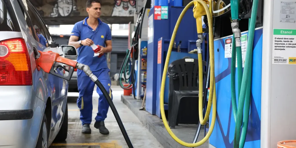 Governo prorroga subsídio da gasolina por mais um mês
