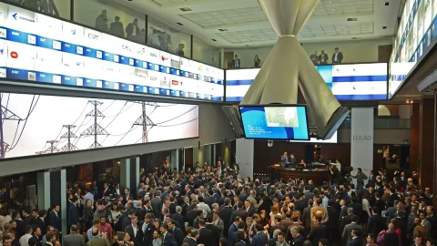 Bolsa ultrapassa 174 mil pontos em dia de baixa liquidez no exterior