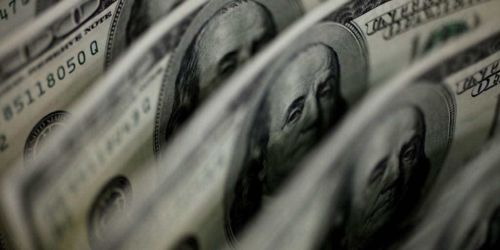 Petróleo em disparada ameniza queda do Ibovespa em sessão volátil