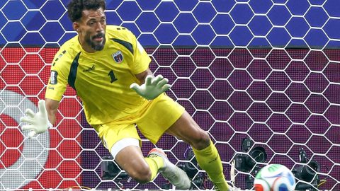 Goleiro cabo-verdiano Vozinha fecha com Colo Colo após destaque na Copa