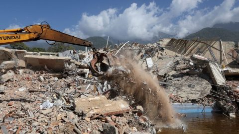 Venezuelanos enfrentam tragédia após terremotos: mais de 3,8 mil mortos