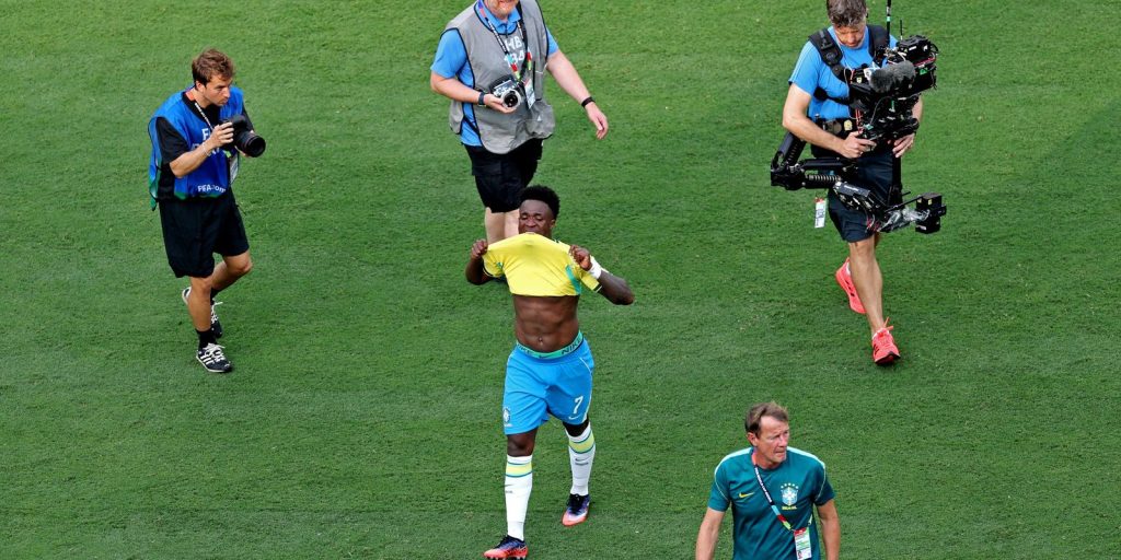 Vini Jr. jura retomar sonho do hexa após eliminação na Copa