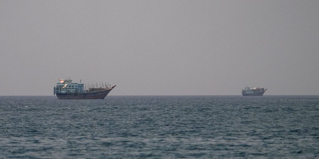 Navios reduzem passagens por Ormuz enquanto cresce tensão no Golfo