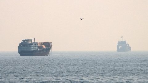 Trump cancela taxa sobre navios em Ormuz e aposta em acordos comerciais