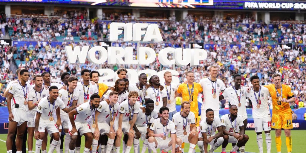 Inglaterra humilha França em jogo de recorde; Mbappé bate Messi em artilharia