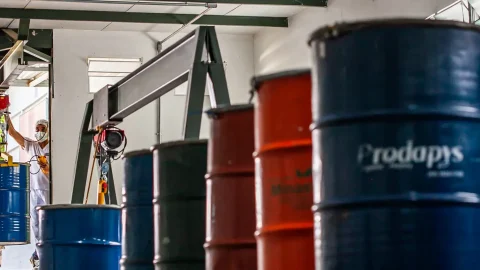 Produção industrial cai 0,2% em maio, primeira queda em meses