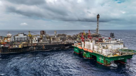 Governo prorroga cobrança de imposto sobre vendas externas de petróleo