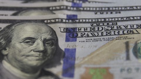 Dólar rompe barreira dos R$ 5,20 em pregão marcado por cautela