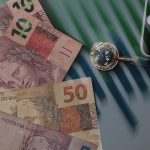 Economia cresce modestamente em maio com indústria em alta