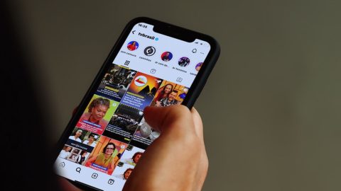 Plataformas digitais redefinem relação de jovens com política no Brasil