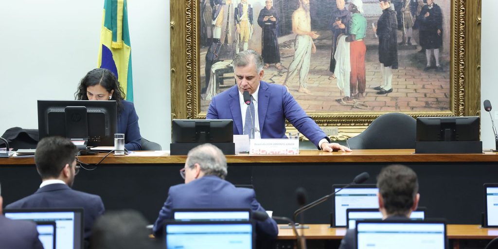 Câmara aprova fim da aposentadoria compulsória como castigo a magistrados