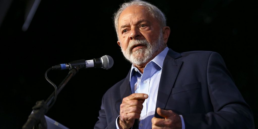 Lula assume terceiro mandato e marca redemocratização com governo ampliado