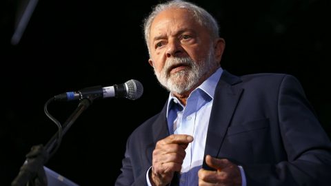 Lula assume terceiro mandato e marca redemocratização com governo ampliado