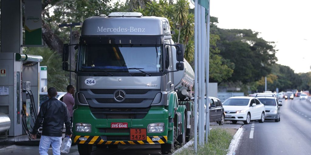 Senado aprova regras mais rígidas para frete mínimo rodoviário