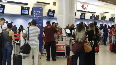 Serviços recuam em maio com transportes em queda