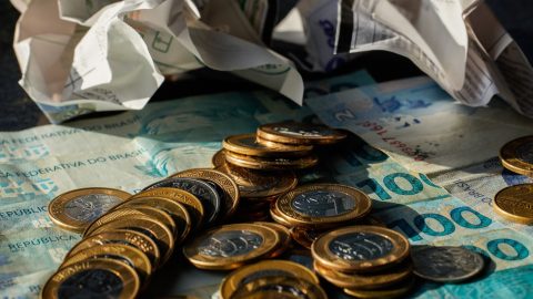 Consumo das famílias impulsiona PIB a 0,7% em maio