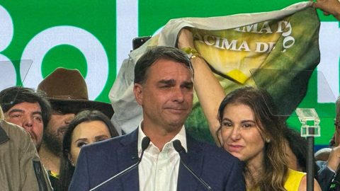 PL oficializa Flávio Bolsonaro como pré-candidato presidencial