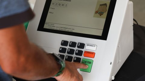 Meta aprova anúncios com desinformação eleitoral no Brasil