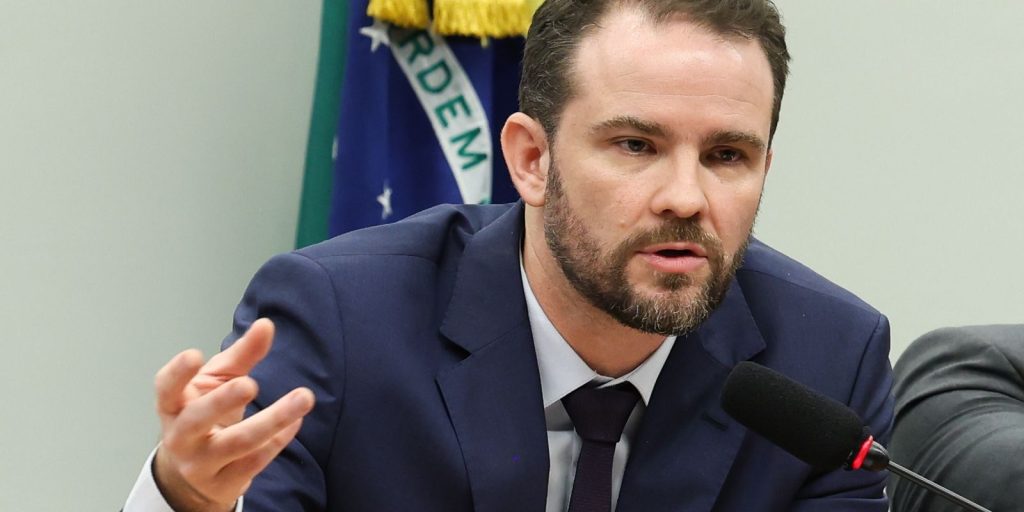 Durigan nega passividade do governo na crise do BRB
