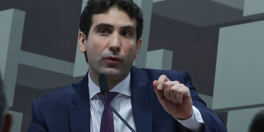 Galípolo alerta contra pressão de empresas por acesso ao FGC