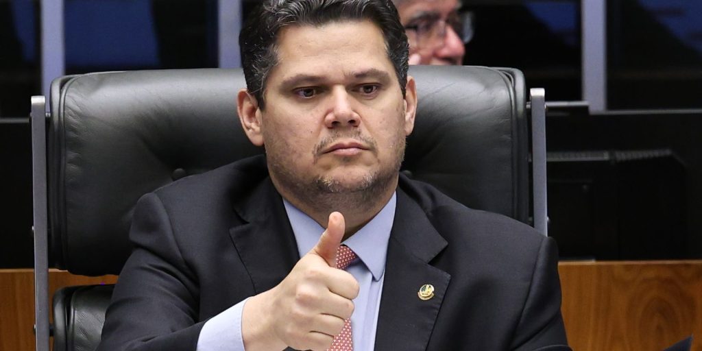 Alcolumbre libera PEC do fim da 6×1 após reunião com Lula